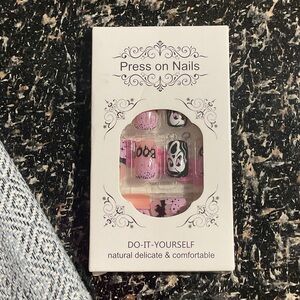 Do-It-Yourself Pink Halloween scream Press On Nails